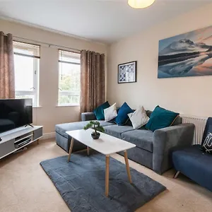 Apartment Lambley Court - Light, Open And Inviting 